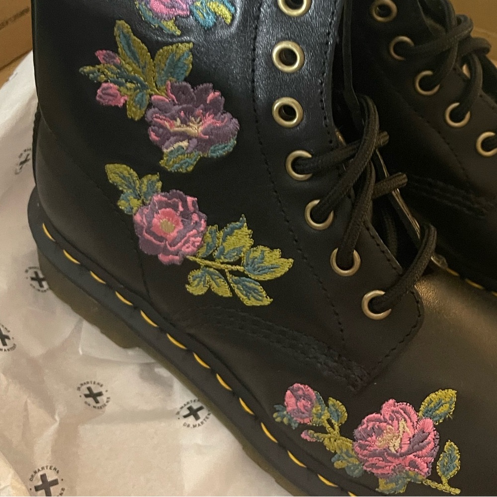 Dr. Martens 1460 Vonda II Flower Embroidered Boot (Women), Size 5US/ 3UK, NWT - Picture 12 of 13
